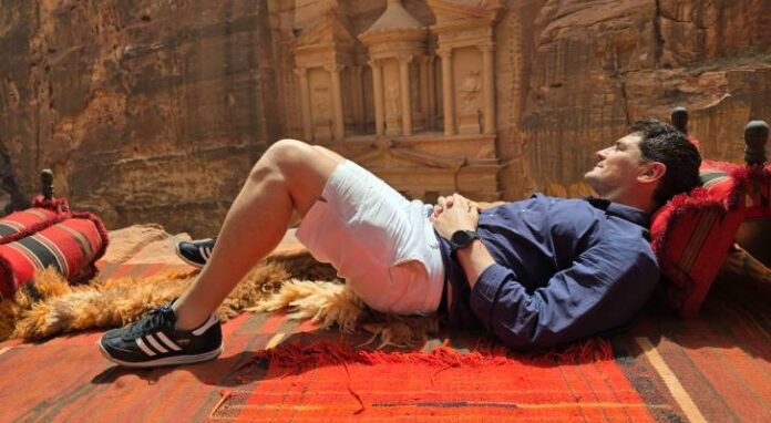 إيكر كاسياس يزور مدينة البترا الأثرية إيكر كاسياس يزور مدينة البترا الأثرية