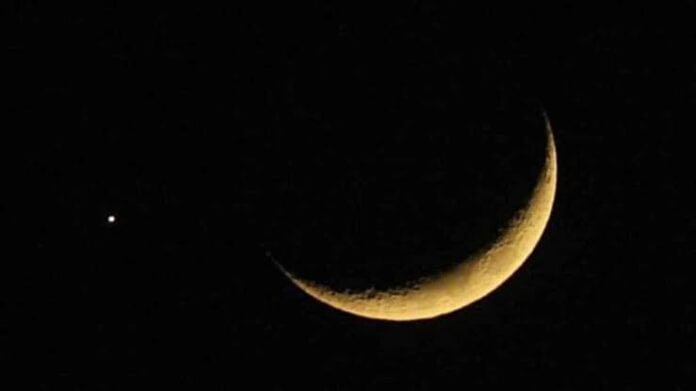 الاقتران المركزي لهلال ذي الحجة صباح الثلاثاء وفرص لرصده مساءً