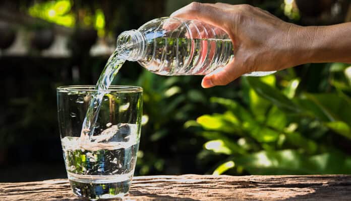 التسمم بالماء.. تحذير طبي مع ارتفاع درجات الحرارة