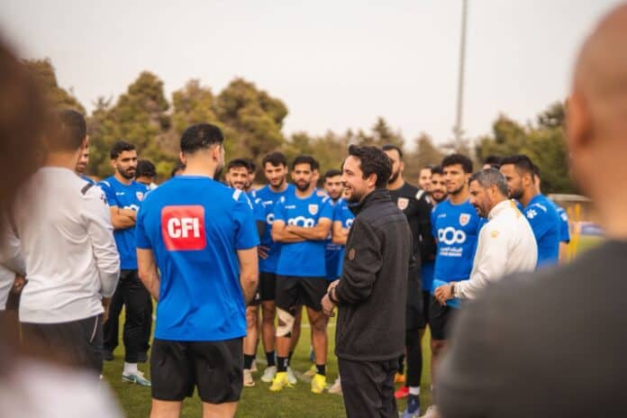 ولي العهد على أرضية الملعب يشد من أزر النشامى قبل مواجهة عمان