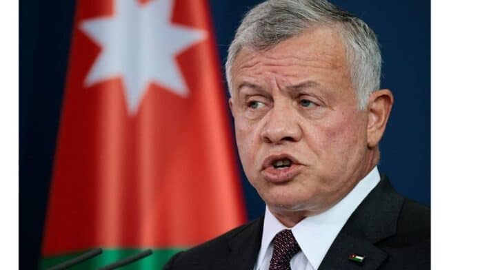 أجرى جلالة الملك عبدالله الثاني، يوم الجمعة، اتصالاً هاتفياً مع الرئيس الفرنسي إيمانويل ماكرون. أجرى جلالة الملك عبدالله الثاني، يوم الجمعة، اتصالاً هاتفياً مع الرئيس الفرنسي إيمانويل ماكرون.