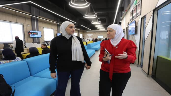 الاقتصاد الرقمي 95.5% من المواطنين راضون عن سهولة الإجراءات في مراكز الخدمات الحكومية