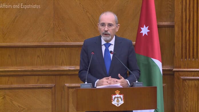 الصفدي يبحث هاتفياً مع وزير خارجية سلوفاكيا تطورات التصعيد في المنطقة