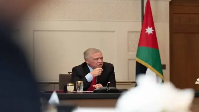 الملك يرحب بجهود خفض التصعيد بقيادة الولايات المتحدة ويؤكد على حماية أمن الأردن الملك يرحب بجهود خفض التصعيد بقيادة الولايات المتحدة ويؤكد على حماية أمن الأردن