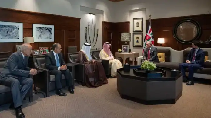 الملك يستقبل وفد اللجنة الوزارية المنبثقة عن القمة العربية الإسلامية الاستثنائية
