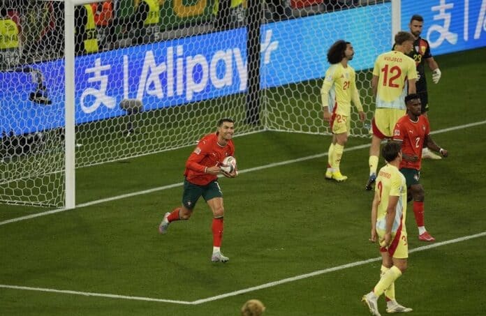 رونالدو يبكي فرحاً بعد تتويج البرتغال بلقب دوري الأمم الأوروبية 2025