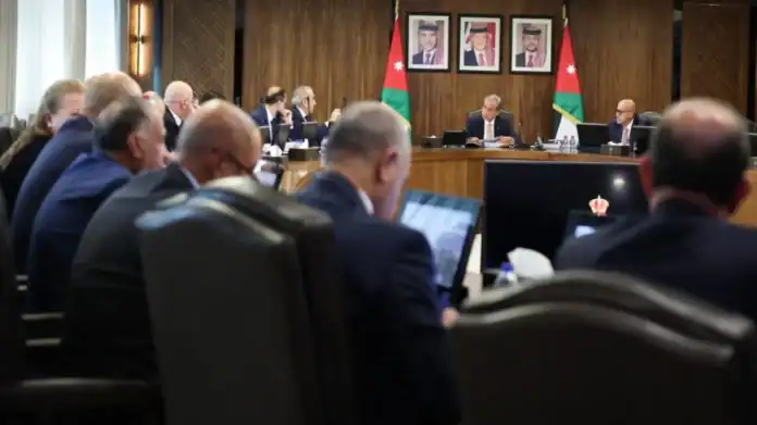 32.5% نسبة إنجاز أولويات رؤية التحديث الاقتصادي (2023–2025) 32.5% نسبة إنجاز أولويات رؤية التحديث الاقتصادي (2023–2025)