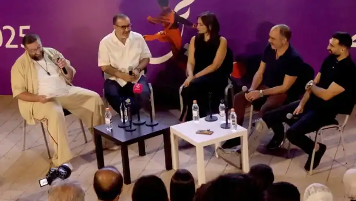 الأمير علي بن الحسين الفخر بالإنجاز الأردني لا يقتصر على الملعب بل يشمل كل ميادين الإبداع الأمير علي بن الحسين الفخر بالإنجاز الأردني لا يقتصر على الملعب بل يشمل كل ميادين الإبداع