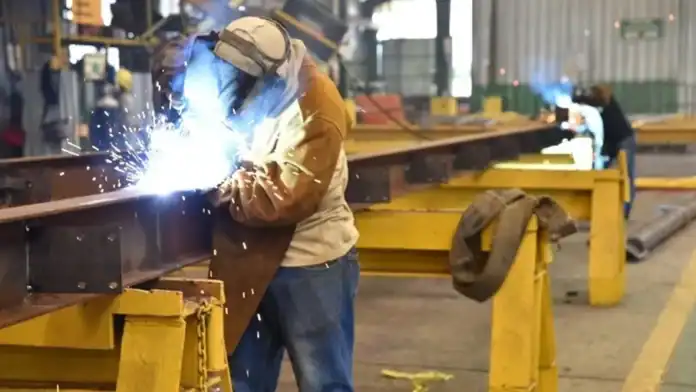 الإنتاج الصناعي يرتفع بنسبة 2.07% خلال أول خمسة أشهر من عام 2025 الإنتاج الصناعي يرتفع بنسبة 2.07% خلال أول خمسة أشهر من عام 2025