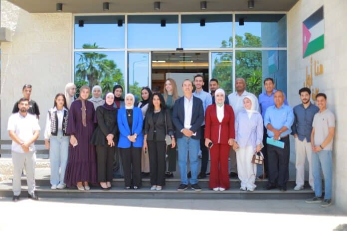 الشرق الأوسط تُطلق دبلوم الإعلام الاحترافي بالشراكة مع منصة Theory Y الشرق الأوسط تُطلق دبلوم الإعلام الاحترافي بالشراكة مع منصة Theory Y