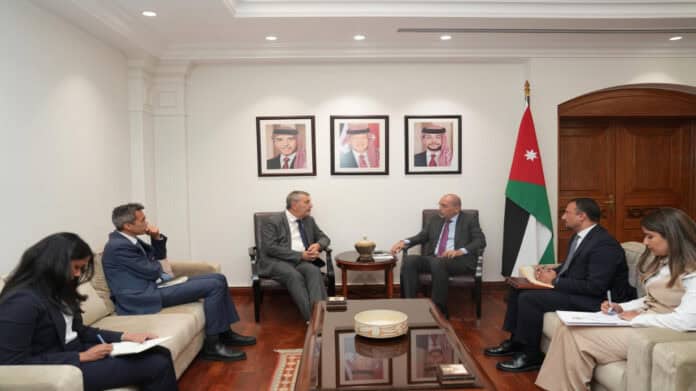 الصفدي ولازاريني يبحثان سبل دعم الأونروا واستدامة خدماتها