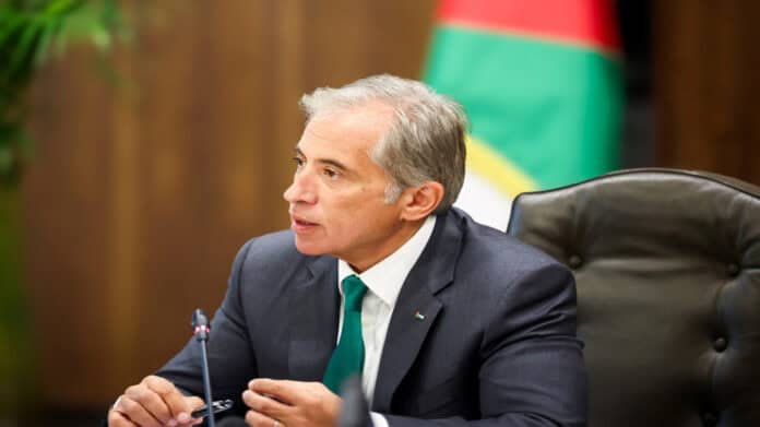 رئيس الوزراء ملتزمون بتطوير قانون الإدارة المحلية ضمن مسار التحديث السياسي رئيس الوزراء ملتزمون بتطوير قانون الإدارة المحلية ضمن مسار التحديث السياسي