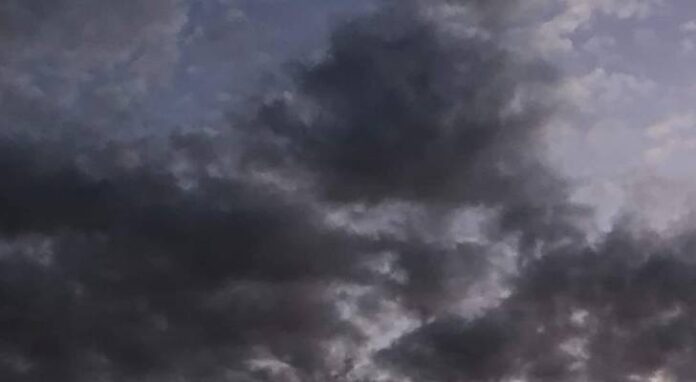 الأرصاد تحذر من غيوم رعدية ورياح نشطة فوق العقبة واحتمال تشكل سيول