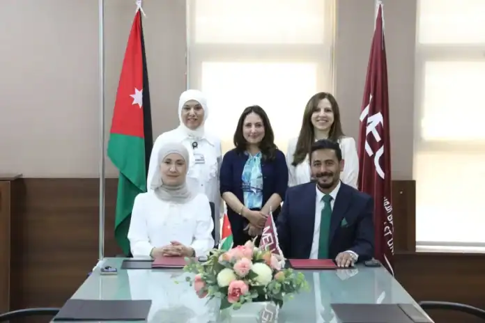 جامعة الشرق الأوسط توقع اتفاقية تدريب طلابي مع شركة سانت لويس للترجمة جامعة الشرق الأوسط توقع اتفاقية تدريب طلابي مع شركة سانت لويس للترجمة
