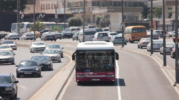 بدء استحداث إشارات ضوئية خاصة بالباص سريع التردد في عمّان بدء استحداث إشارات ضوئية خاصة بالباص سريع التردد في عمّان