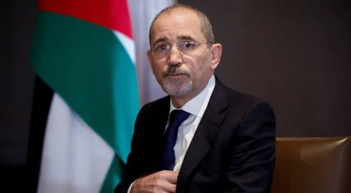 بحضور الملكة رانيا .. الصفدي يوثق قصص الرعب لأطفال فلسطين