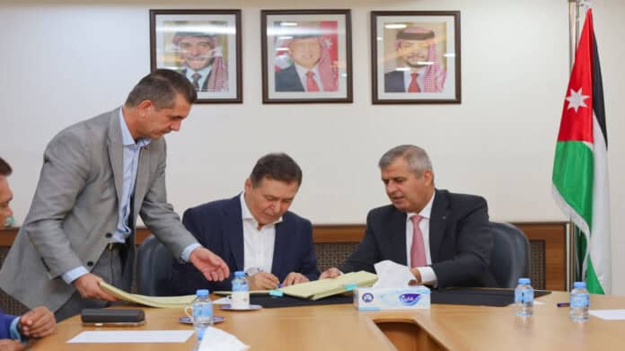 الأردن يوقّع أول اتفاقية تنفيذية لتعدين الذهب في وادي عربة