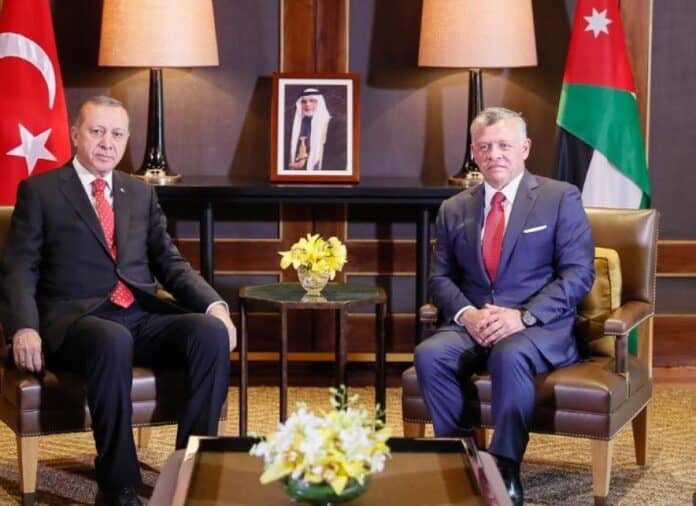 الملك يلتقي الرئيس التركي لبحث جهود التهدئة ووقف الحرب على غزة