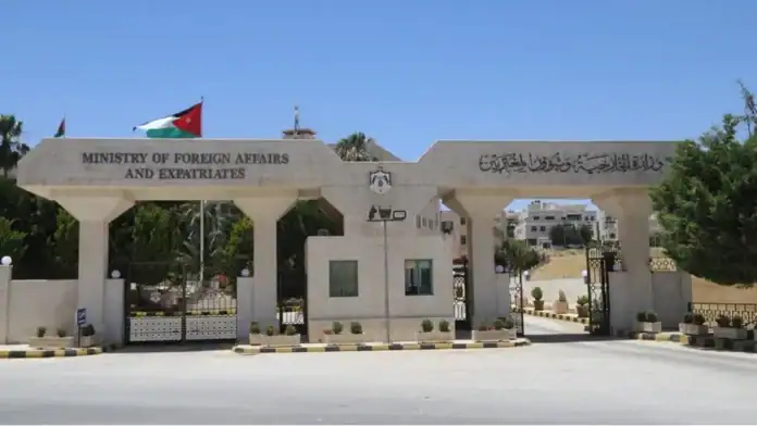 الخارجية تكشف هوية منفذ عملية معبر الكرامة وتدين الحادثة الخارجية تكشف هوية منفذ عملية معبر الكرامة وتدين الحادثة