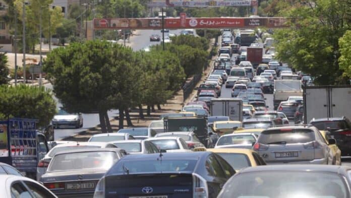 زيادة لافتة في التخليص الجمركي على المركبات بالمنطقة الحرة الزرقاء