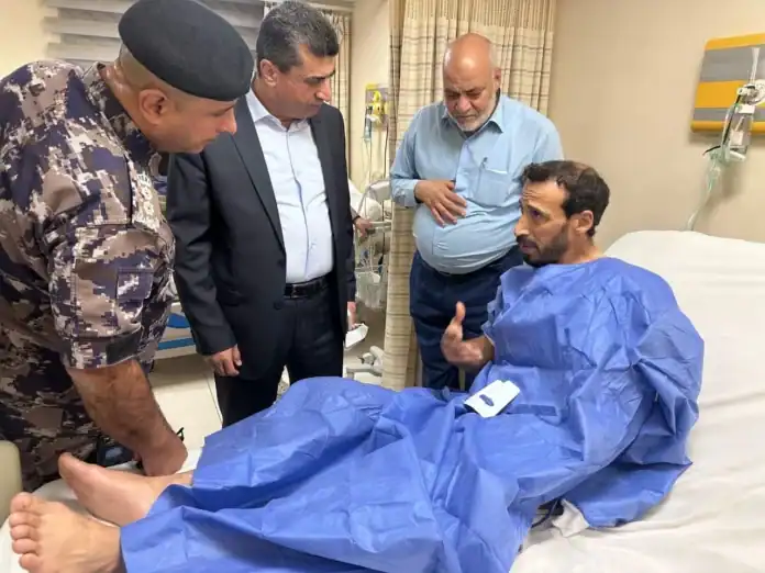 محافظ العقبة يزور المصابين بحادث تسرب غاز ثاني أكسيد الكبريت