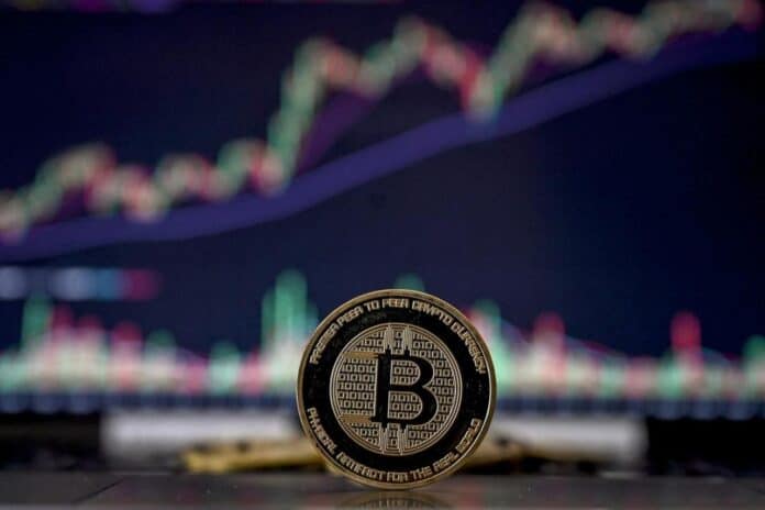 انهيار البيتكوين إلى أقل من 110,000 دولار وسط مخاوف متجددة من حرب تجارية أمريكية-صينية