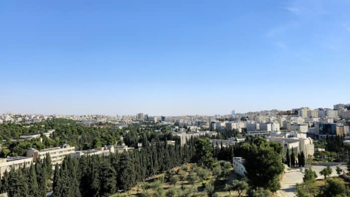 الجمعة.. طقس معتدل ولطيف في معظم المناطق