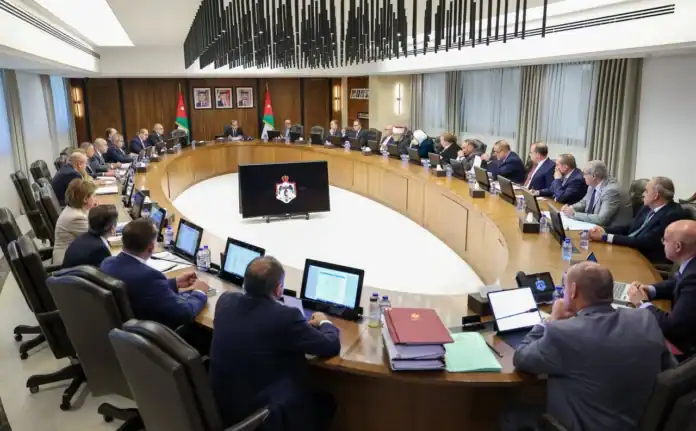 الحكومة تستعرض محطات عملها خلال أيلول 2025
