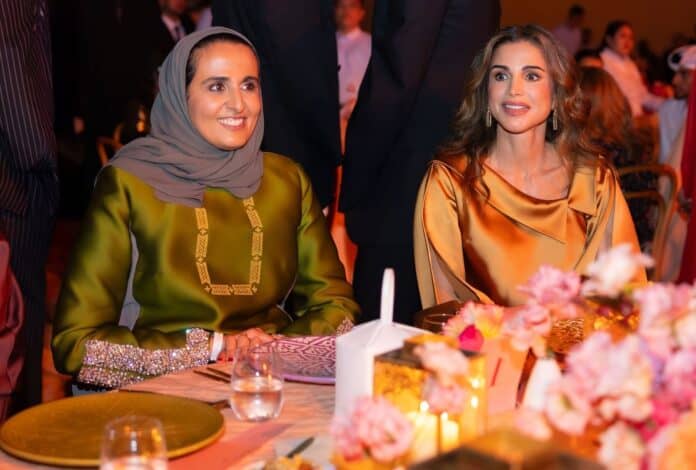 الملكة رانيا تشارك في عشاء خيري لدعم أبحاث الجينوم الوقائي في الدوحة