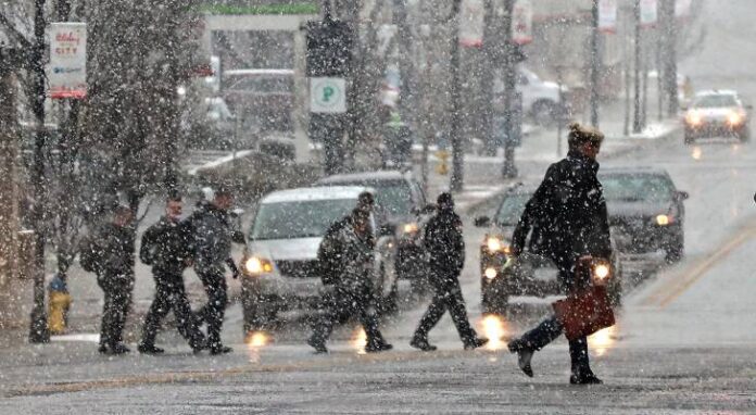 بدء هطول الأمطار في المنخفض القادم يبدأ الليلة.. تفاصيل زمنية دقيقة من الأرصاد