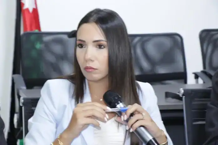 استقالة وبيان قوي من أصغر عضوة في مجلس النواب الأردني