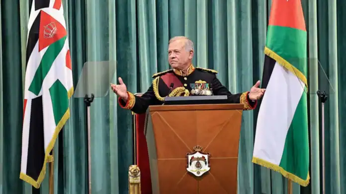 الملك يتابع ردّي مجلسي الأعيان والنواب على خطاب العرش