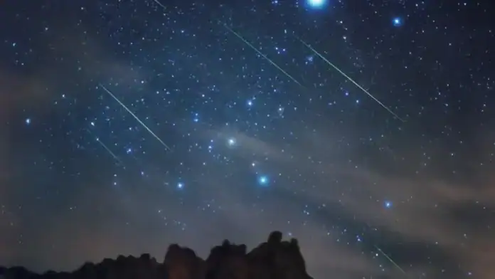 سماء الأردن تشهد الليلة زخات شهب الأسديات.. أفضل رصد قبيل فجر الثلاثاء