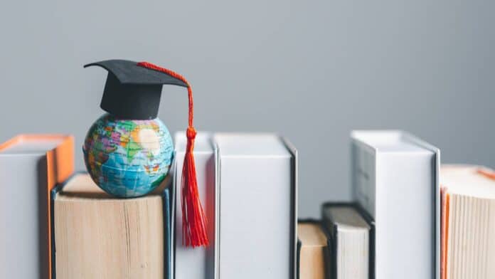 إطلاق منصة إلكترونية لطلبات منح الطلاب الأردنيين في الخارج