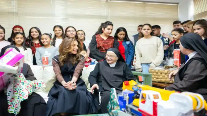 الملكة رانيا تشارك أطفال 