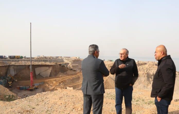 أبو السمن يتفقد أضرار سيول الكرك