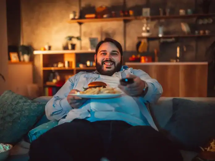 أضرار الأكل قبل النوم 5 مخاطر