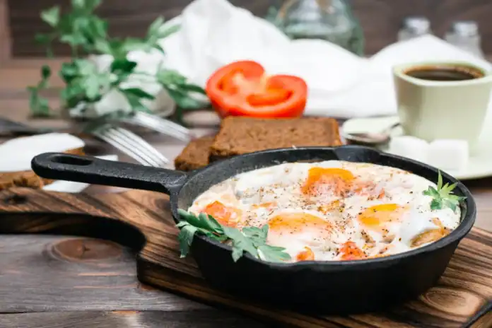 بيض بالجزر والجبن في 15 دقيقة فقط