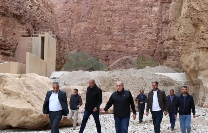 أبو السمن ينتقد بطء معالجة أضرار السيول بالعقبة