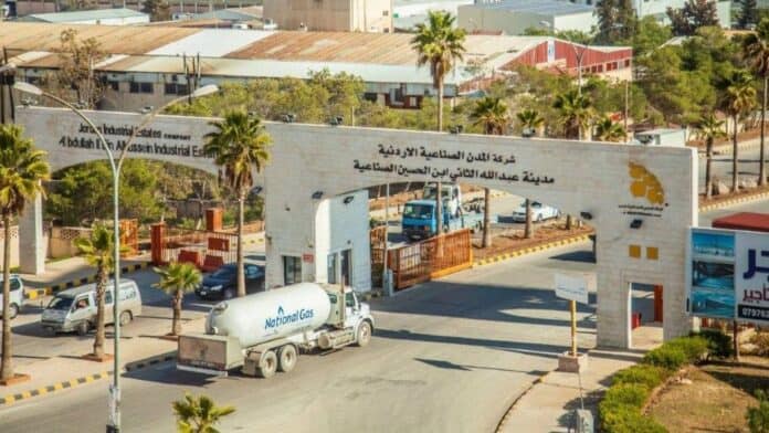 النقل تدرس تطوير المواصلات في المدن الصناعية