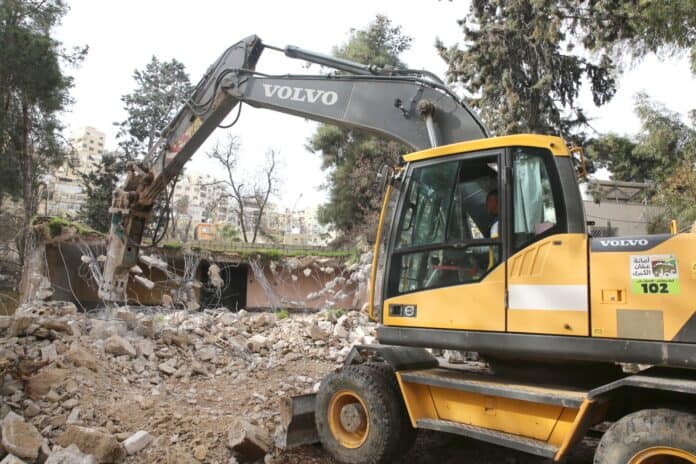 تطوير شارع الطلياني: أمانة عمّان تواصل أعمال الهدم