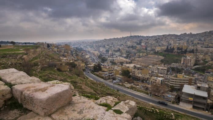 طقس بارد وتحذيرات من الغبار حتى الأحد