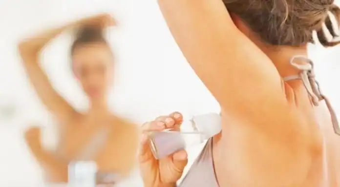 أفضل مزيل عرق وآمن للبشرة: نصائح طبيبة جلد