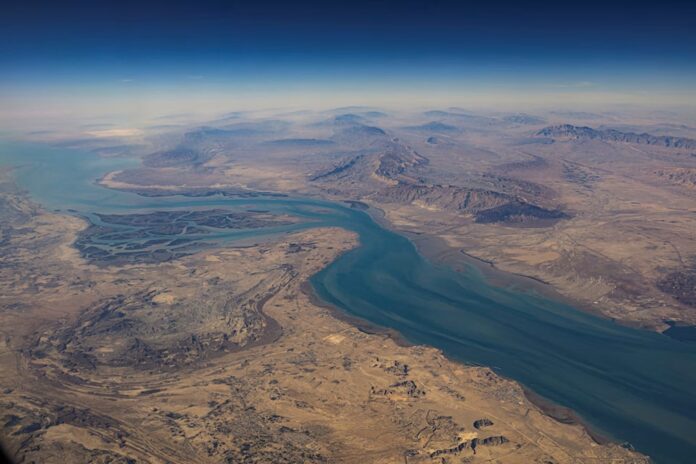 إغلاق هرمز يهدد الإمداد وفرص للأردن