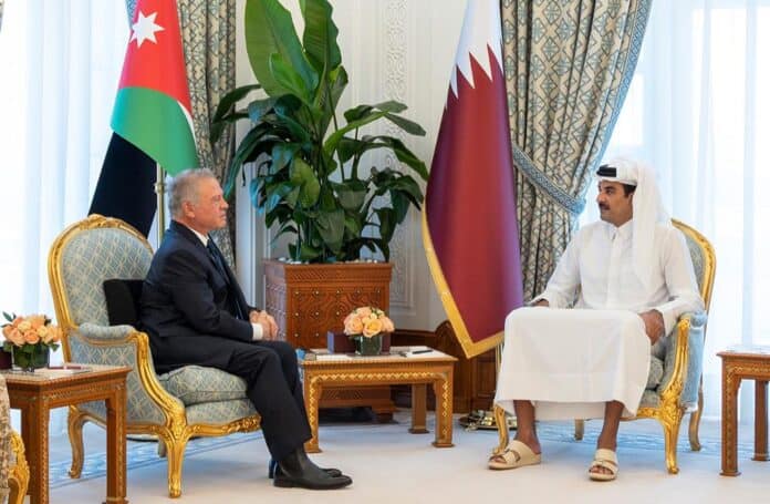 الملك و أمير قطر يبحثان تطورات المنطقة