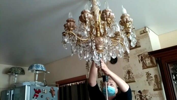 تنظيف ثريا المطبخ من الدهون بسهولة