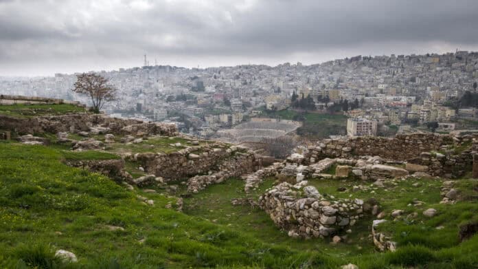 منخفض جوي وأمطار غزيرة تضرب الأردن