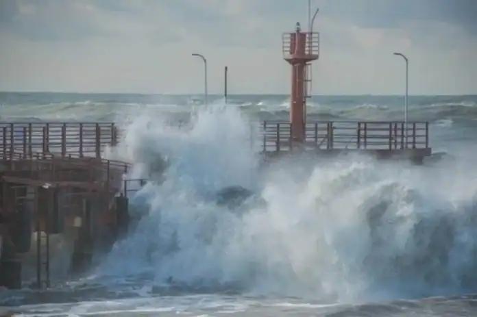 زلزال قوي في اليابان وتحذير من تسونامي