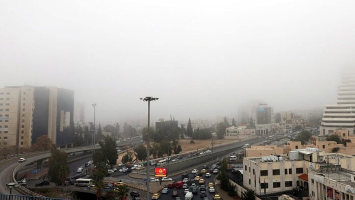 أجواء ماطرة وتحذيرات من الضباب في الأردن