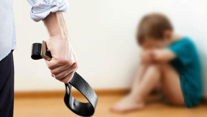 أضرار العقاب الجسدي للأطفال وبدائله